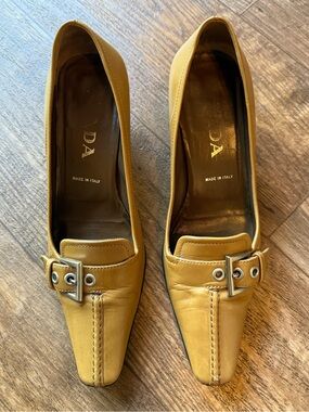 Prada Camel Tan Leather Pointed Toe Heels Buckle Pumps US 5-5.5 EU 35-35.5 Italy